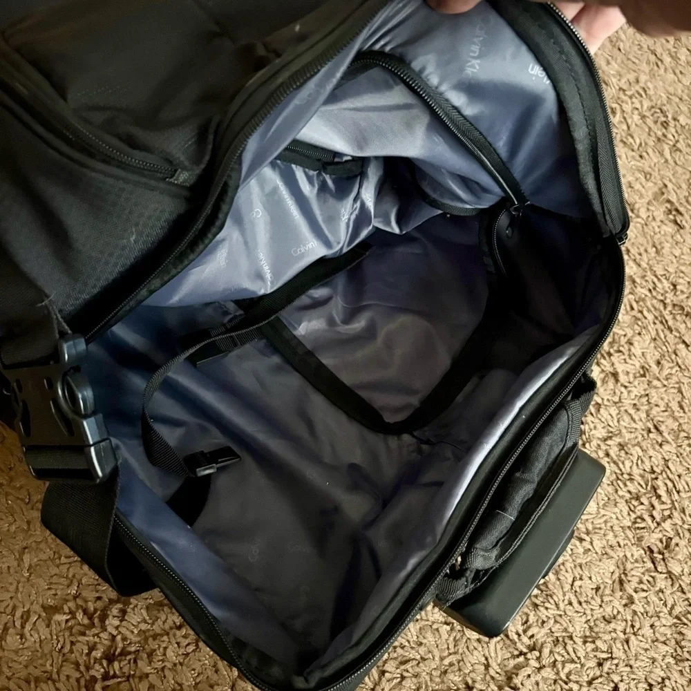 Calvin Klein Roller Duffle Bag Suit Case Black Large Expanding Handle Travel